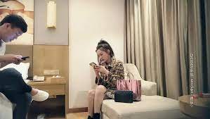 【AI高清2K修复】七天极品探花高颜值马尾妹子啪啪，穿上情趣装高跟鞋床边抽插猛操