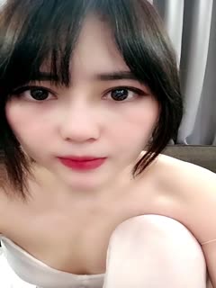 KU【自慰】卡哇伊白皙皮肤蜜桃臀萌妹纸自慰诱惑，翘起屁股半脱下内裤揉穴，两根手指插入扣弄，呻吟娇喘喊哥哥