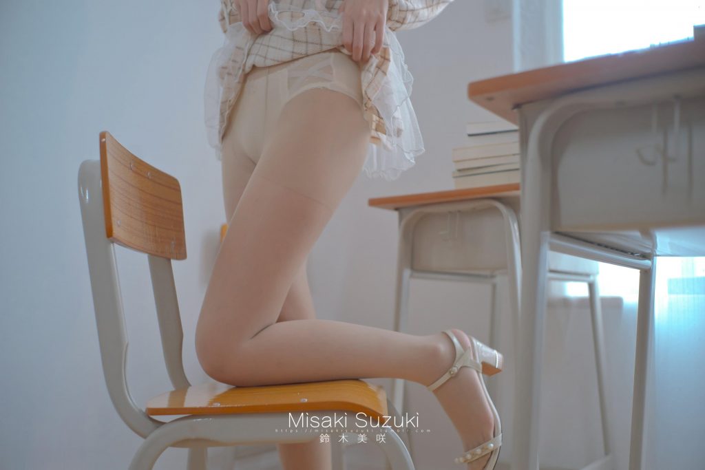最新极品网红美少女【铃木美咲】最强大尺度新作《小恶魔般挑衅的美少女2》魅惑呻吟 原版私拍51P 高清1080P原版 (2)