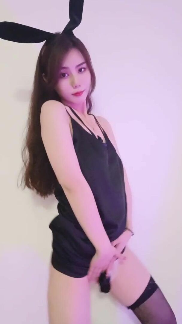 兔女郎极品网红女神！黑丝美腿热舞 扭动臀部掰穴特写 换装诱惑 搔首弄姿肚皮舞