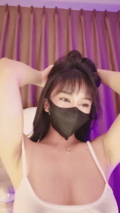 迎娶白富美--依依：背后不为人知的淫荡传说，巨顶大美乳，OL制服，蕾丝着装， 自慰抽插淫穴诱惑极致！